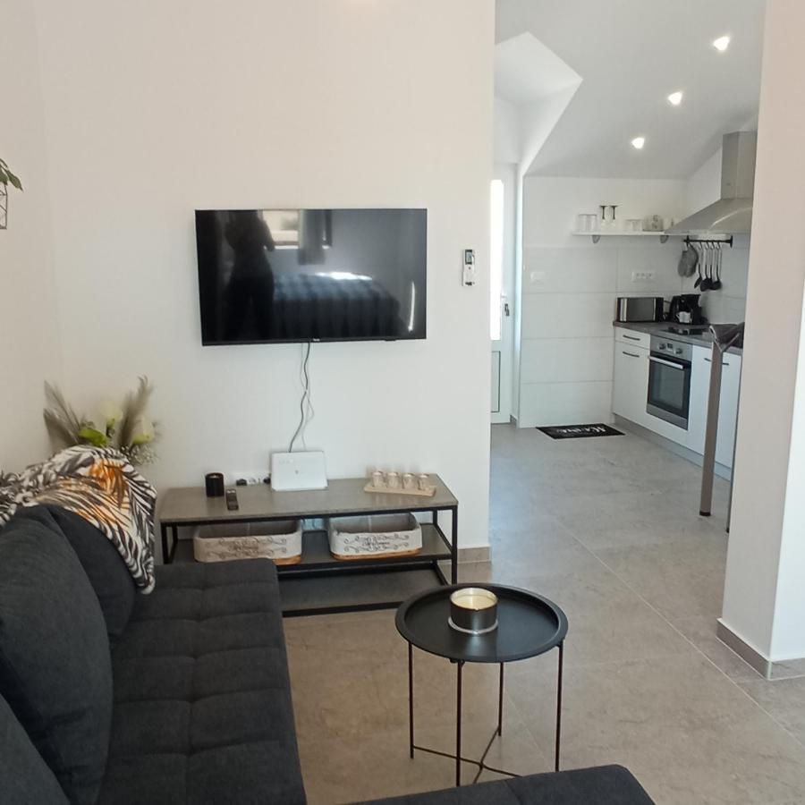 Apartments Lavanda - Free Parking And Grill Jezera Luaran gambar